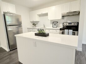 20 Bradmon Dr in St Catharines, ON - Building Photo