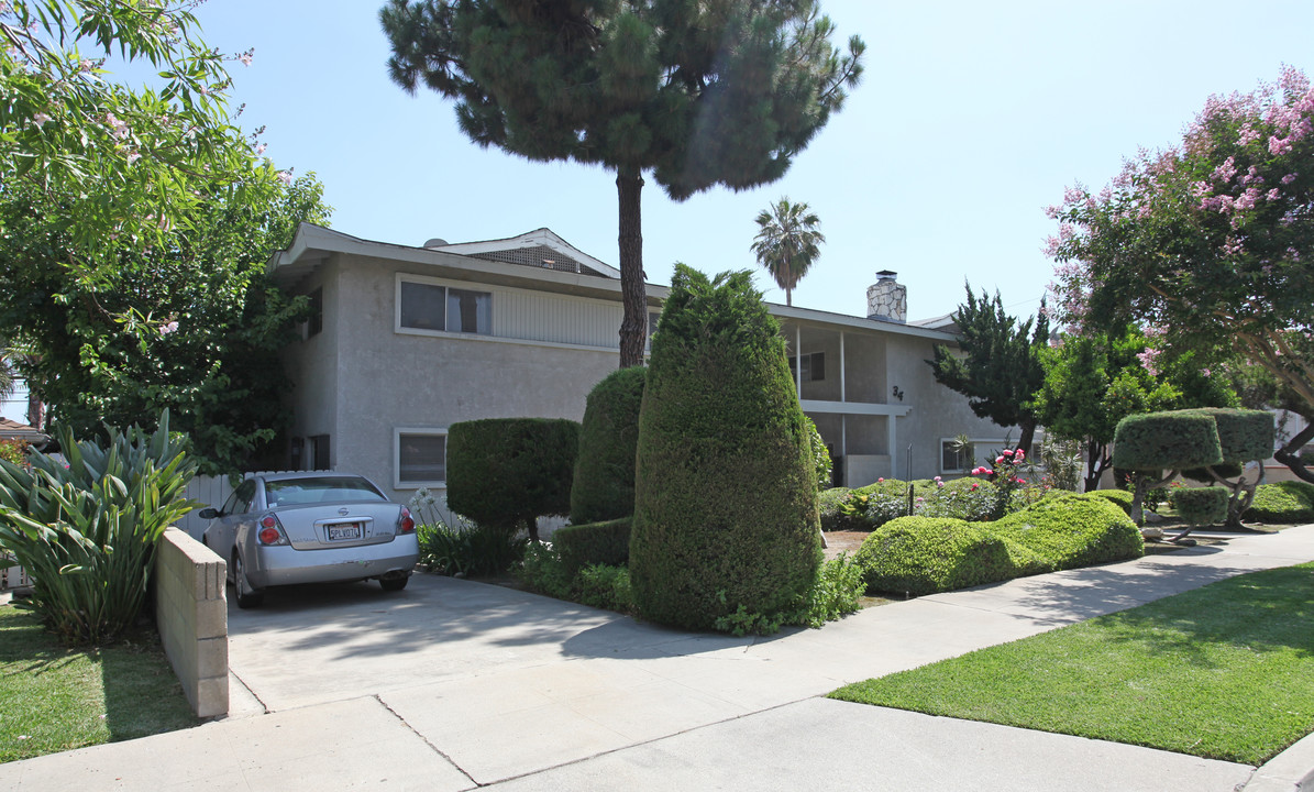 34-38 Fano St in Arcadia, CA - Foto de edificio