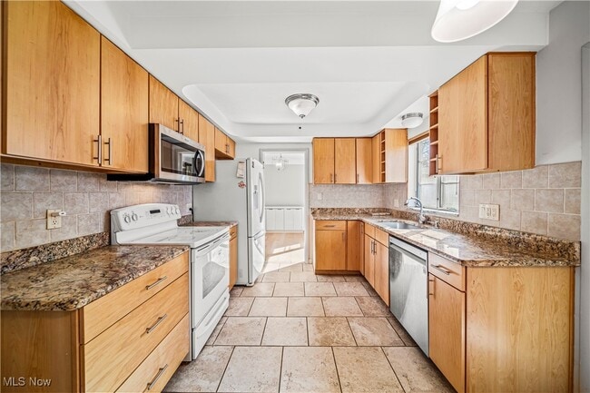 21516 Halworth Rd in Shaker Heights, OH - Building Photo - Building Photo