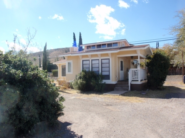 205 Douglas St in Bisbee, AZ - Building Photo