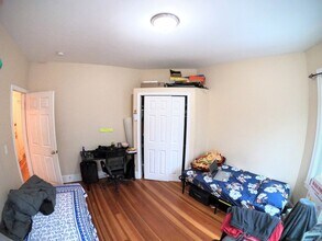 90 Fisher Ave, Unit 3 in Boston, MA - Foto de edificio - Building Photo