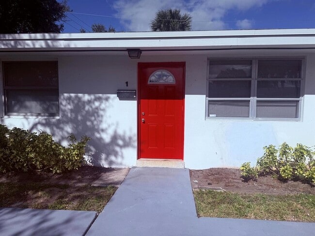 630 Prosperity Farms Rd in North Palm Beach, FL - Building Photo - Building Photo