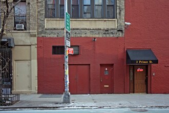 5 Prince St in New York, NY - Building Photo - Building Photo