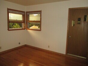 2710 S 68th St, Unit 2712 upper in Milwaukee, WI - Building Photo - Building Photo