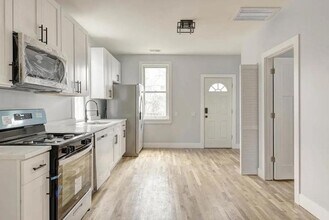 1626 N Washtenaw Ave, Unit 2R in Chicago, IL - Building Photo - Building Photo