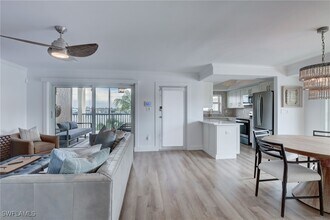3500 Gulf Shore Blvd N in Naples, FL - Building Photo - Building Photo