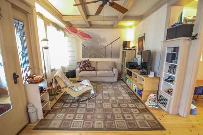 2762 N Murray Ave, Unit 2760 in Milwaukee, WI - Building Photo - Building Photo