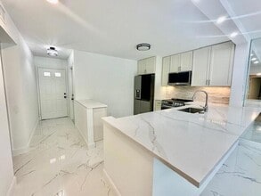 9071 Tracy Ct in Boca Raton, FL - Foto de edificio - Building Photo