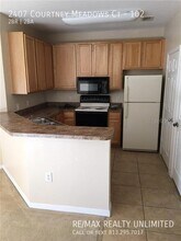 2407 Courtney Meadows Ct in Tampa, FL - Building Photo - Building Photo