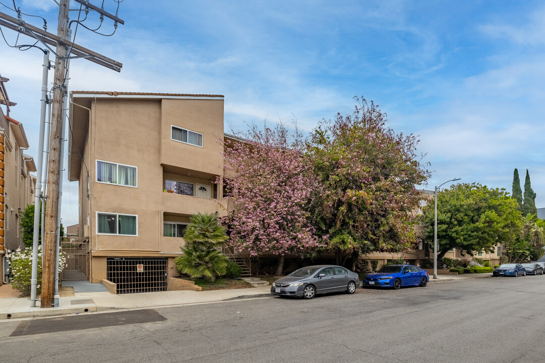 Toluca Village Townhomes in North Hollywood, CA - Foto de edificio