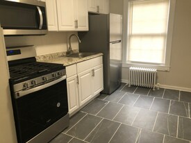 500 Alma Terrace in Teaneck, NJ - Building Photo