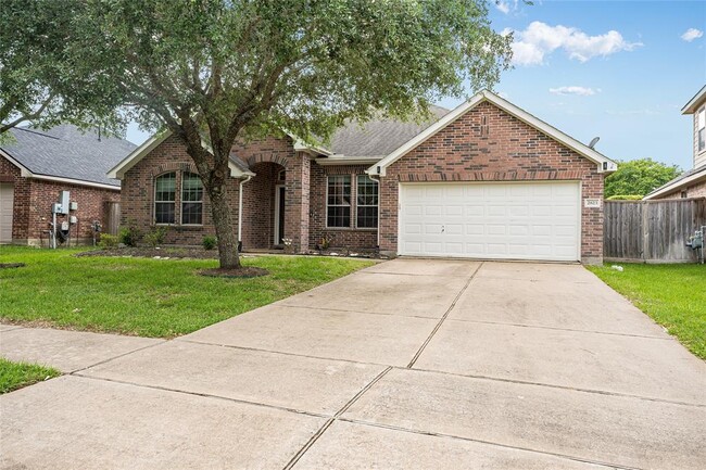 2823 Chinaberry Park Ln in League City, TX - Foto de edificio - Building Photo