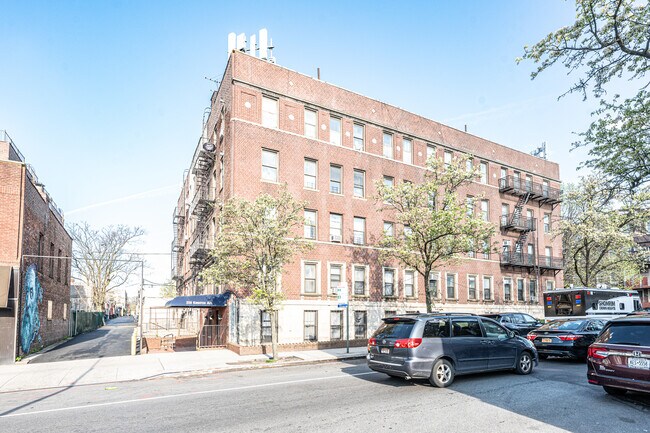 1384 Carroll St in Brooklyn, NY - Foto de edificio - Building Photo