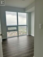 430-4430 Square One Dr in Mississauga, ON - Building Photo - Building Photo