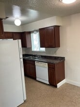 85 Mina Ave in Red Bluff, CA - Building Photo - Building Photo