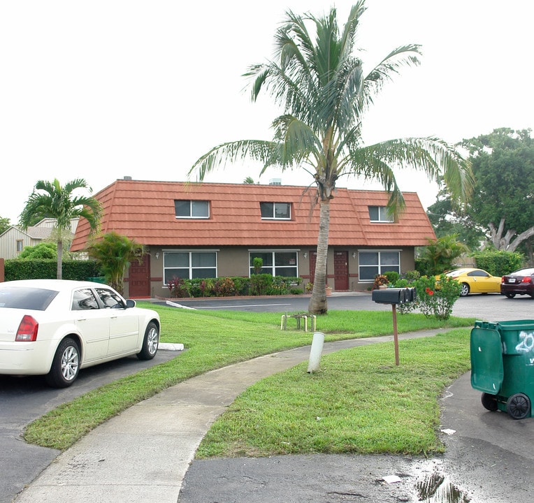 2020 NW 59th Way in Fort Lauderdale, FL - Foto de edificio