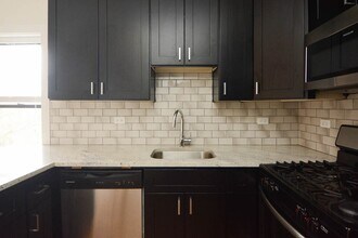 2206 W Eastwood Ave in Chicago, IL - Foto de edificio - Building Photo