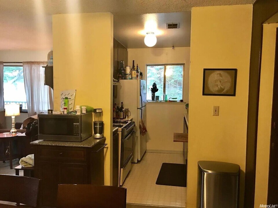 1736 Fremont Ct in Davis, CA - Building Photo