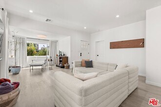 1231 W 49th St in Los Angeles, CA - Building Photo - Building Photo