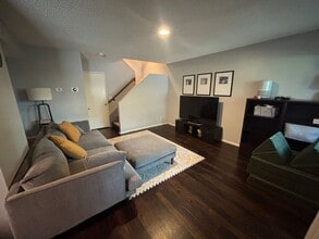 13091 Hubbard St in Los Angeles, CA - Building Photo - Building Photo
