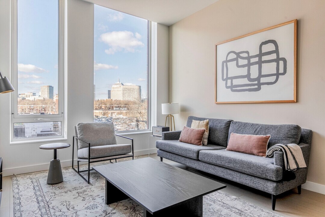 370 Harrison Ave in Boston, MA - Building Photo