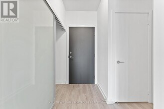 10 De Boers Dr in Toronto, ON - Building Photo - Building Photo