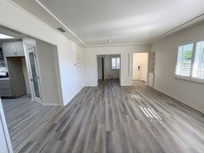 587 E Arrow Hwy in Upland, CA - Building Photo - Building Photo