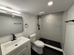 4814 N Kedvale Ave, Unit G in Chicago, IL - Foto de edificio - Building Photo