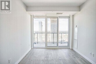 7895 Jane St in Vaughan, ON - Building Photo - Building Photo