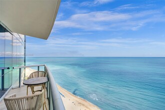 17121 Collins Ave, Unit 2705 in Sunny Isles Beach, FL - Building Photo - Building Photo