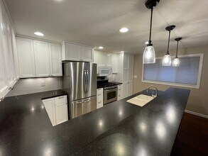 711 NE 7th Ave in Oak Harbor, WA - Building Photo - Building Photo