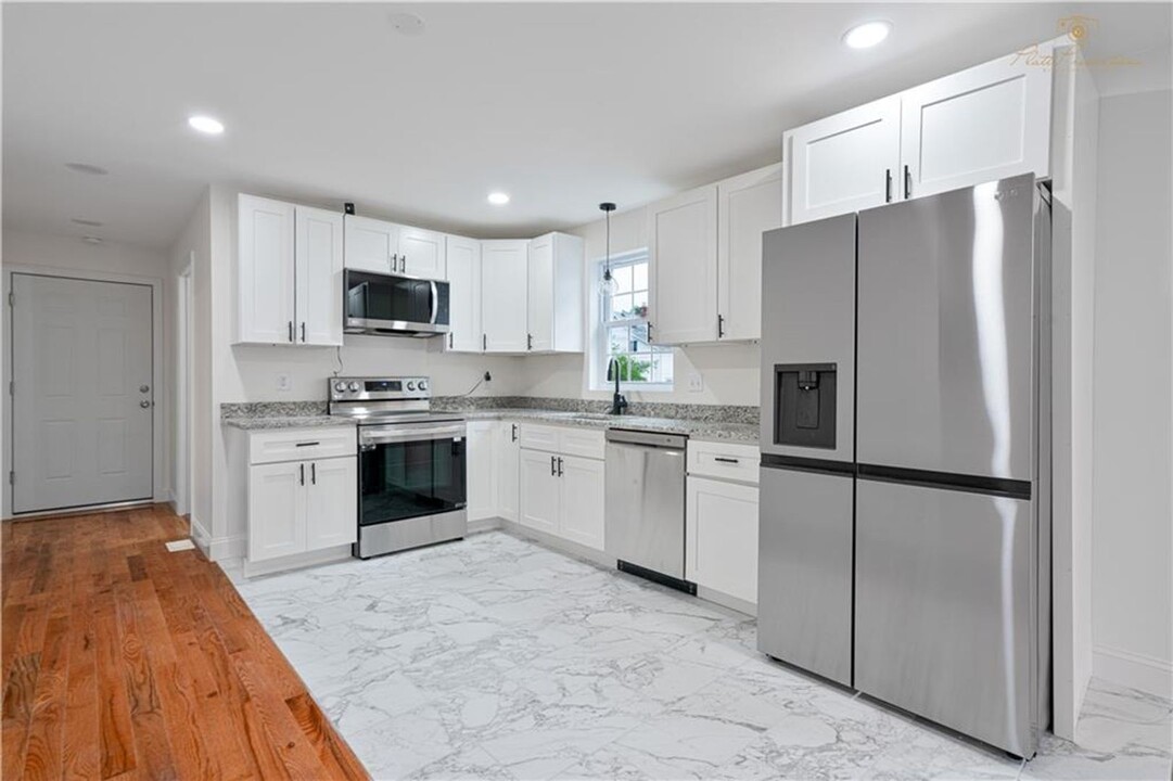 22 Longmont St in Providence, RI - Building Photo