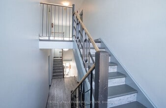 203 Oshawa Blvd S, Unit Unit 4 in Oshawa, ON - Building Photo - Building Photo