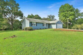 180 Nectarine Dr in Newnan, GA - Foto de edificio - Building Photo