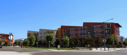 Solstice Apartments in Davis, CA - Building Photo - Building Photo