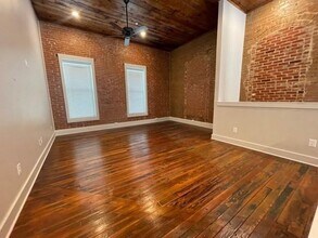 200 W Knox St in Ennis, TX - Building Photo - Building Photo