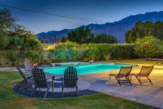 2415 E Finley Rd in Palm Springs, CA - Foto de edificio - Building Photo