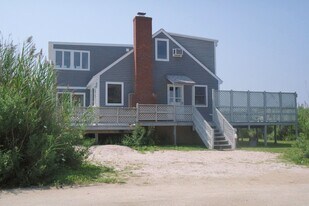 121 Neck Rd in Guilford, CT - Building Photo