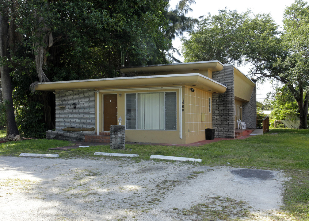 1560 NE 111th St in Miami, FL - Building Photo