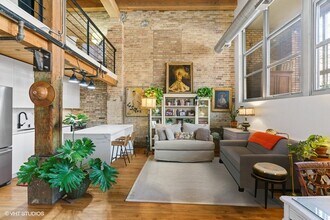 2111 W Churchill St in Chicago, IL - Building Photo - Building Photo