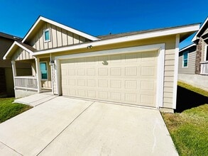 13023 Rosemary Cove in Saint Hedwig, TX - Building Photo - Building Photo