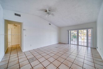 16330 SW 109th Ave in Miami, FL - Building Photo - Building Photo