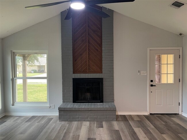 1225 Clover Dr in Angleton, TX - Building Photo - Building Photo