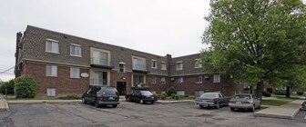 Delshire Manor in Cincinnati, OH - Building Photo
