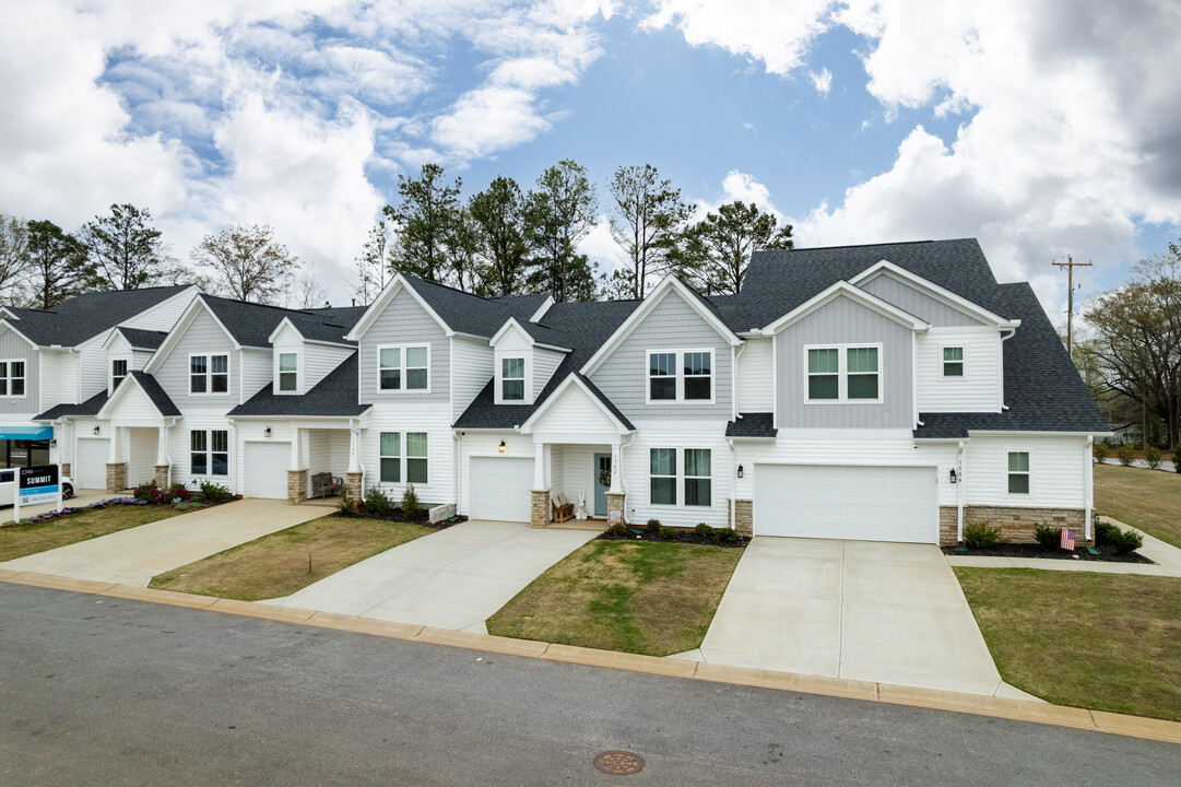 Wadsworth Manor in Spartanburg, SC - Building Photo