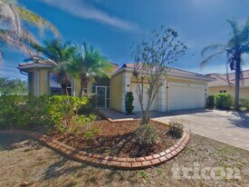 6300 Falcon Lair Dr, Unit 6305-7 in North Port, FL - Building Photo