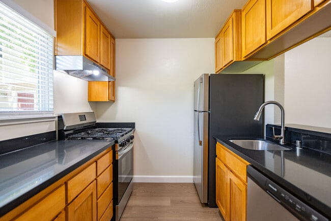 Mission Village Apartments in Santa Rosa, CA - Foto de edificio - Interior Photo