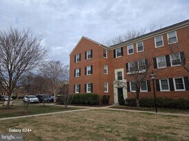 6618 Boulevard View, Unit A1 in Alexandria, VA - Building Photo
