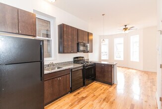 1704 W Sunnyside Ave, Unit 1 in Chicago, IL - Building Photo - Building Photo