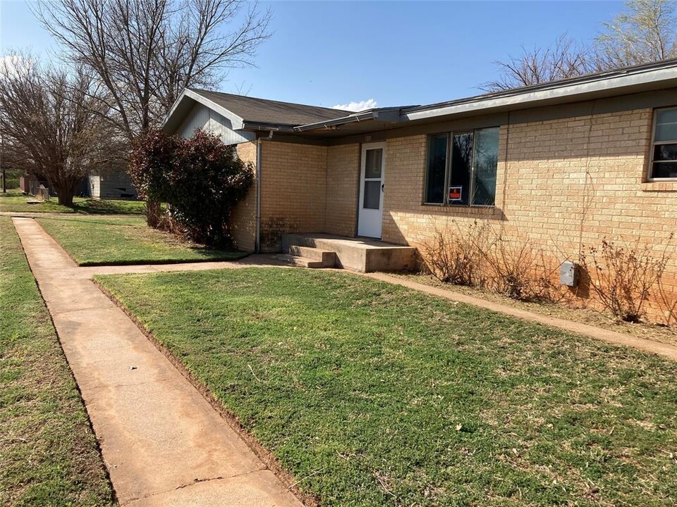 1320 Moody St in Paducah, TX - Foto de edificio